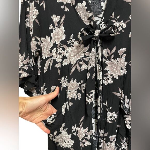 Spiritual Gangster Maya Kaftan Wrap Floral Black with Tie - Picture 6 of 8